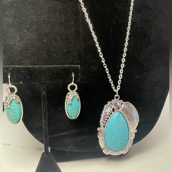 Paparazzi Jewelry Blue crackle Flower Feather Necklace and Earrings - Picture 1 of 8